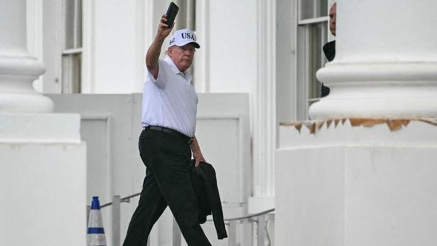 Hombre armado arrestado en campo de golf de Trump en California antes de visita presidencial