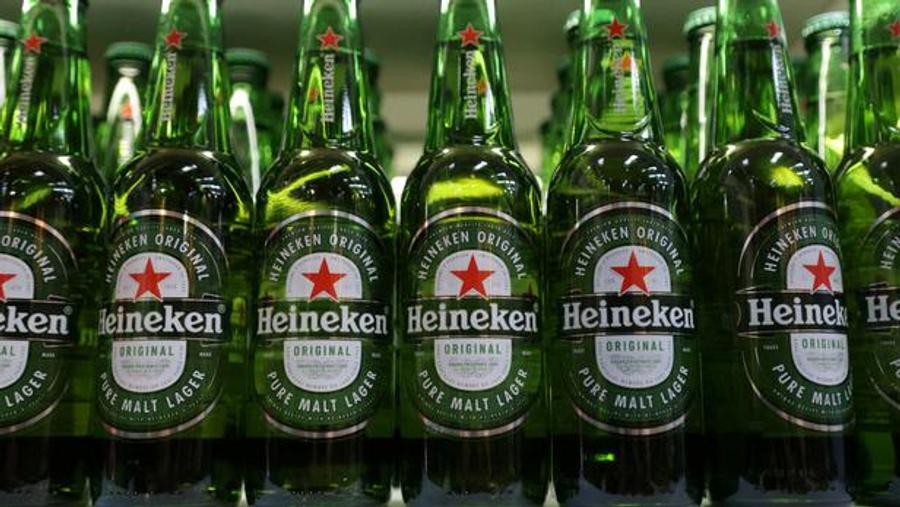 Heineken elimina 3,000 empleos mientras la reestructuración impulsa las ganancias del primer semestre