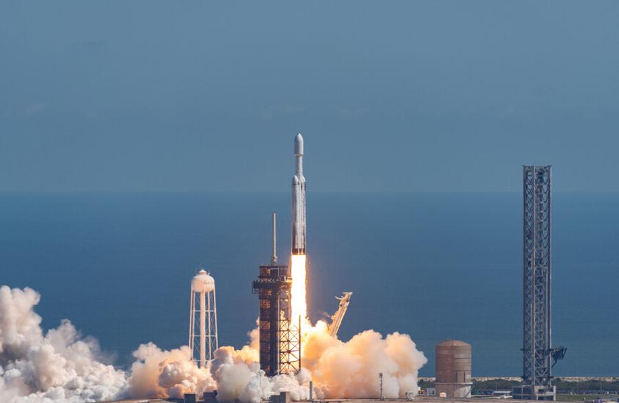 SpaceX火箭坠毁月球形成新陨石坑