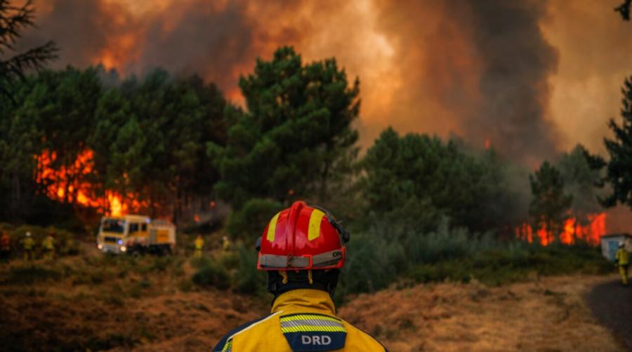 Portugal coloca varias regiones en alerta máxima por incendios forestales a medida que aumenta el riesgo de incendios