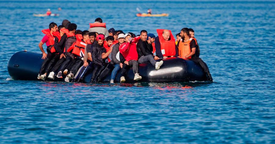 Manche : 157 migrants secourus après l’incendie de leur embarcation vers le Royaume-Uni