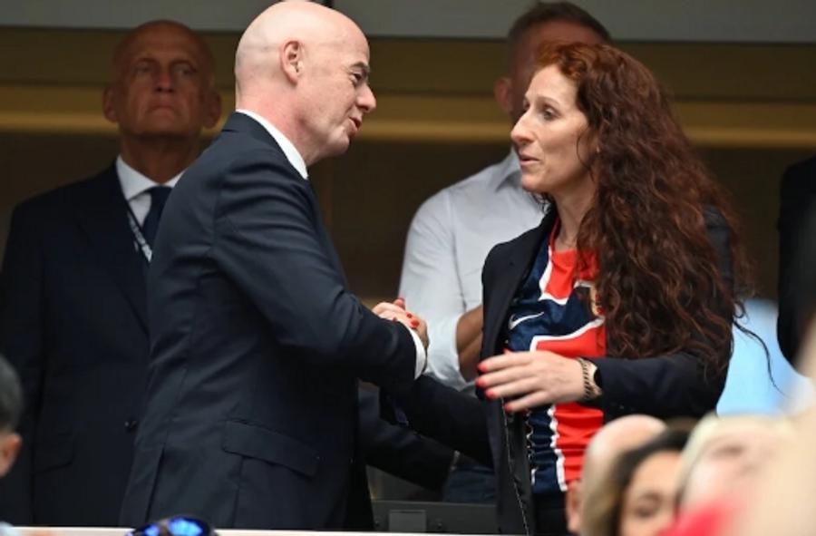 Blatter pide que una mujer dirija la FIFA