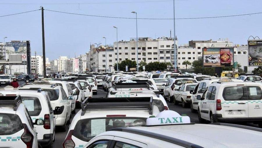 غضب مهنيي الطاكسي بسبب إسقاط دعم المحروقات