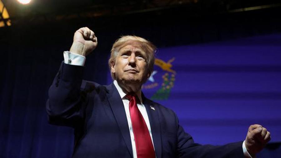 Trump rechaza informes sobre escasez de municiones en EE. UU. tras especulaciones sobre Irán