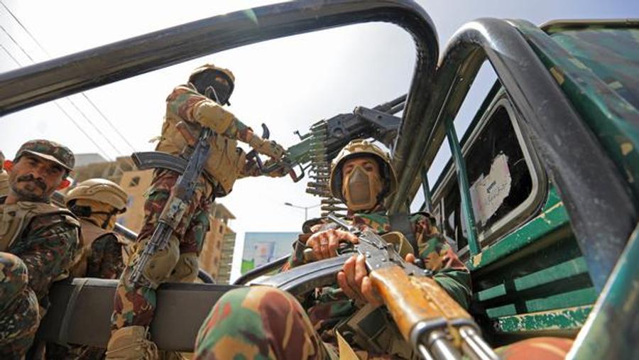 胡塞武装无人机和导弹袭击造成数十名也门政府士兵死亡