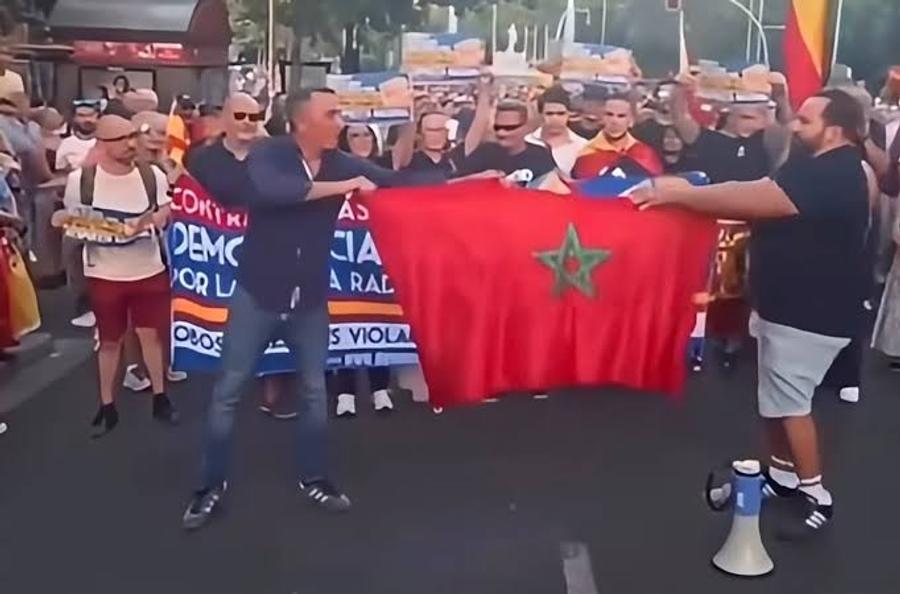 الحركة الشعبية تستنكرتمزيق العلم المغربي من طرف جهات إسبانية