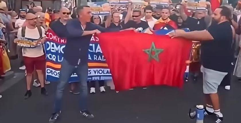 الحركة الشعبية تستنكرتمزيق العلم المغربي من طرف جهات إسبانية
