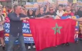 هيئة حقوقية تطالب بالتحقيق في واقعة تمزيق العلم المغربي بمدريد