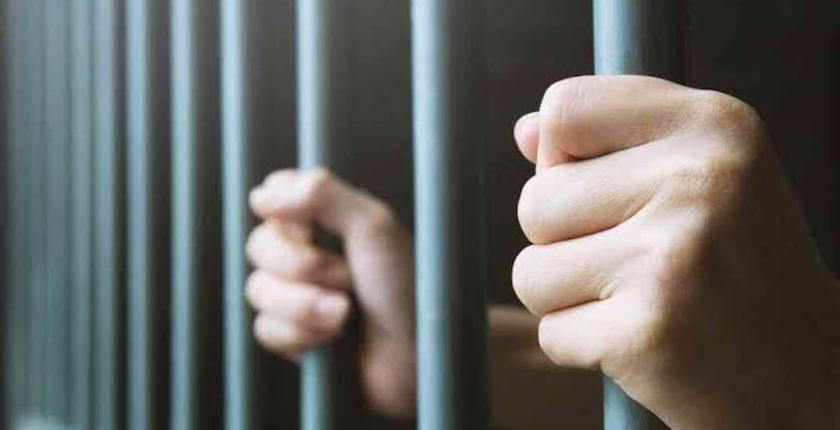 شهادات وهمية تقود مديرة مدرسة إلى السجن