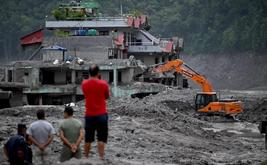 Crue dans l'Himalaya: le bilan s’élève à 1.318 morts et plus de 5.600 disparus