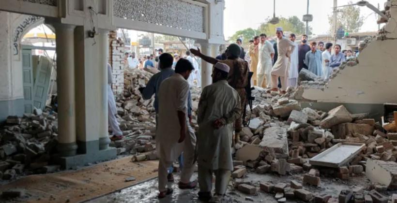 31 قتيلا و103 مصاب في انفجار انتحاري داخل مسجد بباكستان