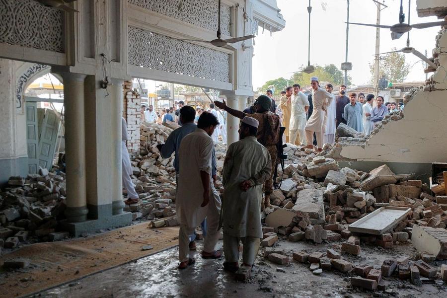 Kohat attack: At least 31 killed in assault on Pakistan police headquarters