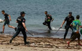 Ceuta: Madrid chiede spiegazioni su un rapporto che menziona un ruolo del Marocco nell'afflusso di migranti