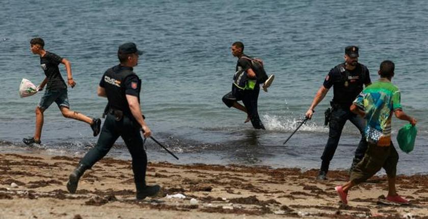 Ceuta: Madri pede explicações sobre relatório que menciona papel do Marrocos na chegada de migrantes