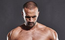 Badr Hari interpellé à Amsterdam dans une affaire présumée de menaces et d’injures