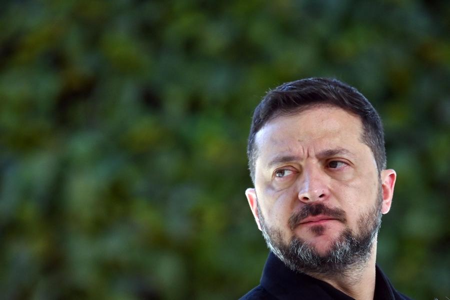 Ukraine-Russie : Zelensky met en garde contre les risques pour l’aviation civile dans le ciel russe