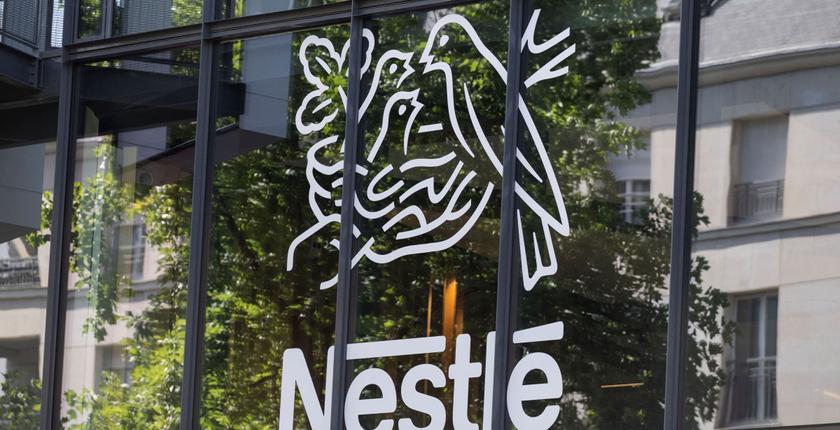 Russie : Paris demande à Moscou de renoncer au contrôle des actifs de Nestlé et Auchan