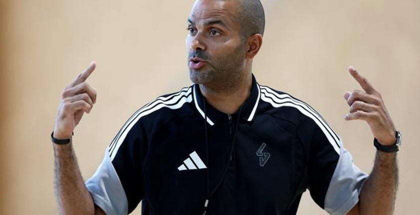 Tony Parker fait ses débuts comme entraîneur de l’Asvel avec un duel face à son frère