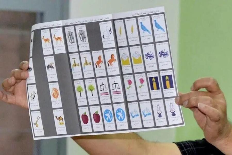 النيابة العامة تحقق مع شخص ضبط بحوزته حقيبة أوراق انتخابية