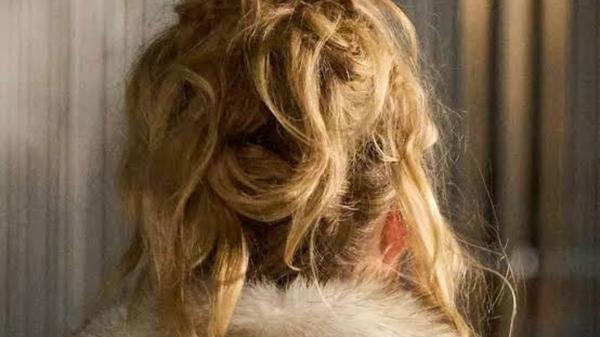 Le loose bun, la coiffure de mariée qui mise sur l’élégance sans effort