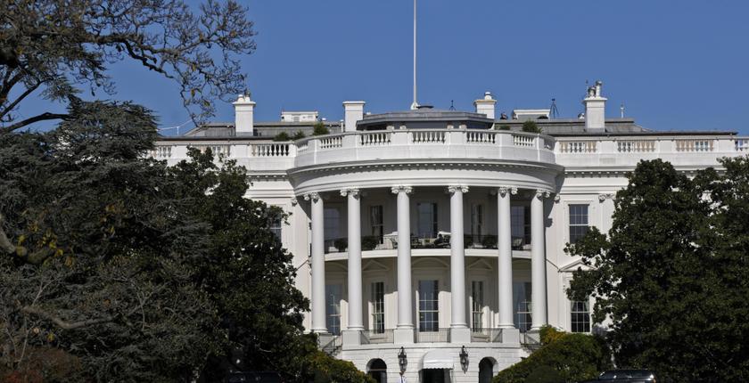 États-Unis : les grands médias font front après l’exclusion de CNN, MS NOW et Politico de la Maison Blanche