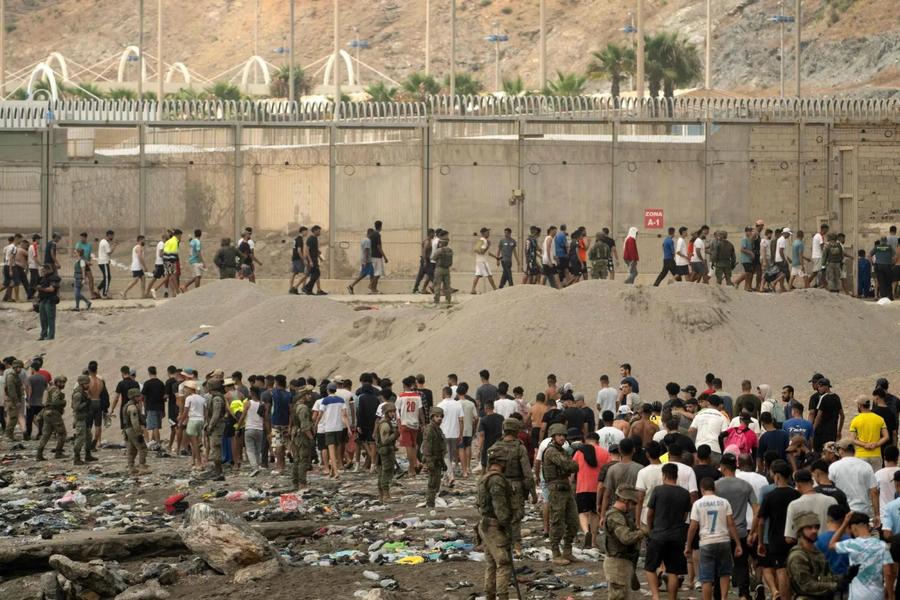 بعد موقف بوريطة.. مدريد تسرع إجراءات إعادة مهاجري سبتة