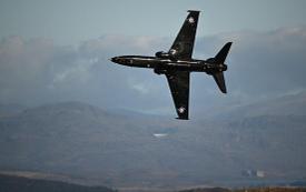 Crash d’un Hawk au Pays de Galles : la RAF suspend ses avions d’entraînement