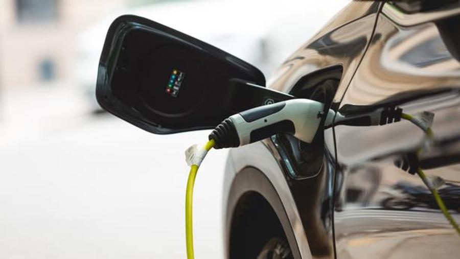 Automobile : les voitures électriques accélèrent en Europe en 2026