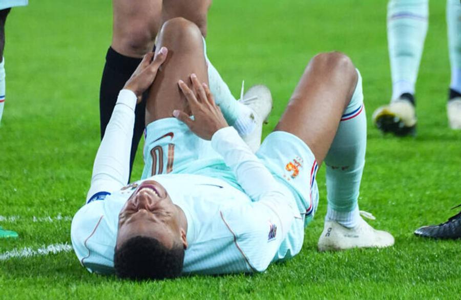 ريال مدريد يعلن مدة غياب نجمه مبابي