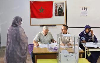 الإقبال الانتخابي بالأقاليم الجنوبية يتصدر اهتمام الإعلام الإسباني
