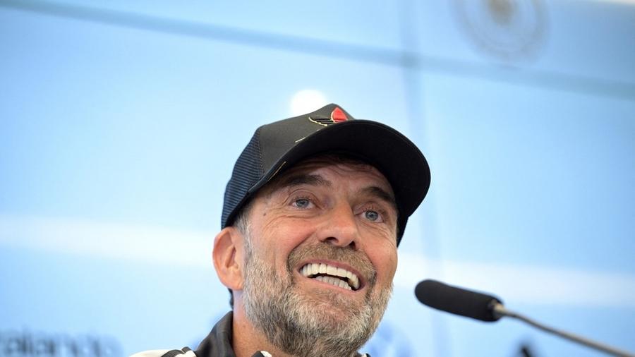 Klopp begins Germany rebuild with goalkeeper, right-back and identity questions