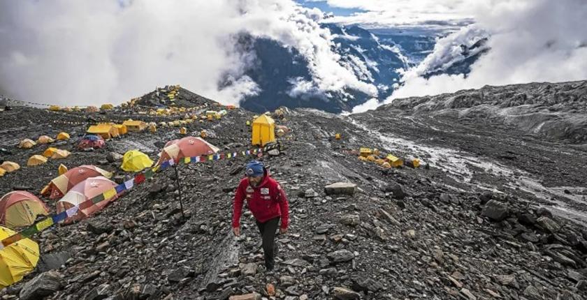 Avalanche au Népal : dix alpinistes et guides portés disparus au camp de base du Himlung