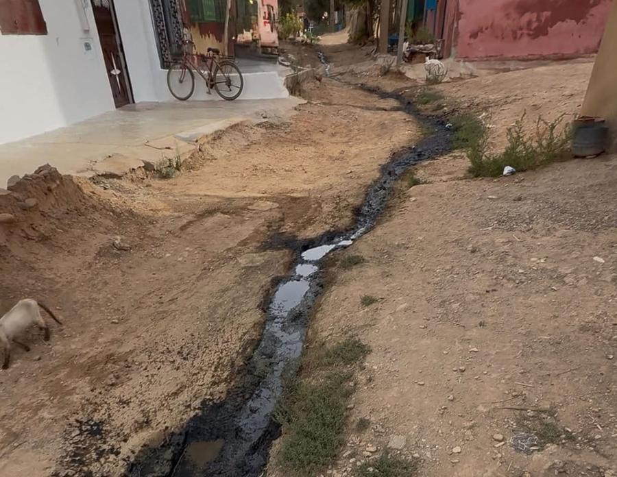 المعازيز :تحت حصار المياه العادمة
