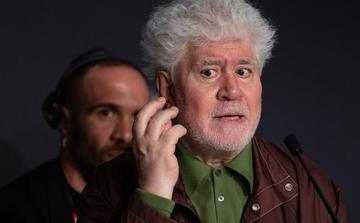 Pedro Almodóvar rejoint la mobilisation pour le droit au logement à Madrid