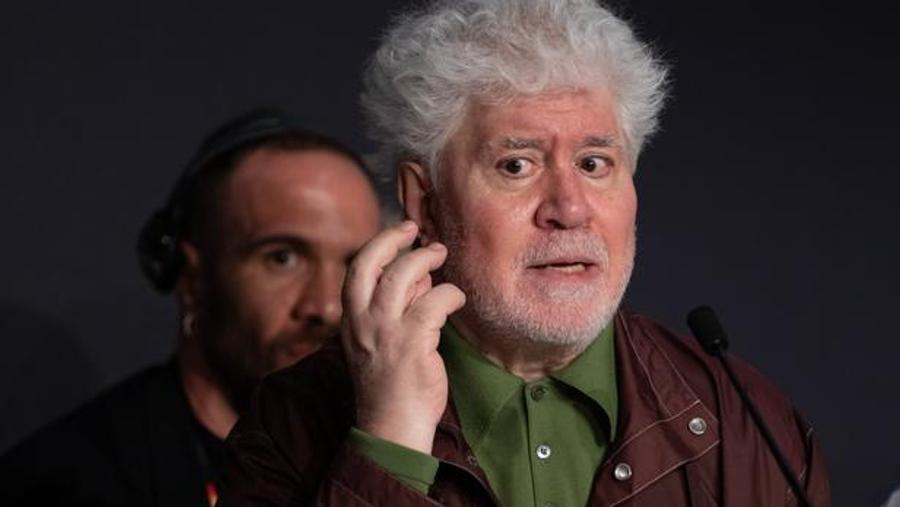 Pedro Almodóvar rejoint la mobilisation pour le droit au logement à Madrid