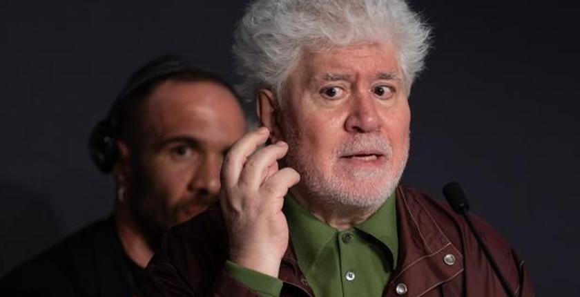 Pedro Almodóvar rejoint la mobilisation pour le droit au logement à Madrid