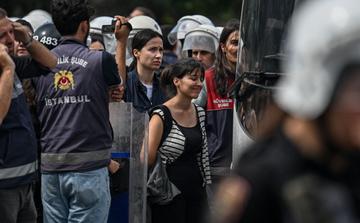 Turquie : l’humoriste Deniz Göktaş condamné à plus de 19 mois de prison puis libéré