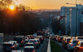 France : une nouvelle vignette automobile envisagée dès 2030 face au recul des recettes sur les carburants