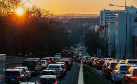 France : une nouvelle vignette automobile envisagée dès 2030 face au recul des recettes sur les carburants