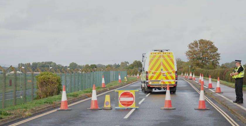 Royaume-Uni : cinq hommes arrêtés près d’une base aérienne utilisée par l’armée américaine