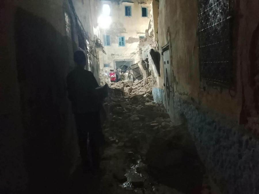 انهيار 4 منازل بالقصر الكبير يغلق مداخل مساكن مجاورة