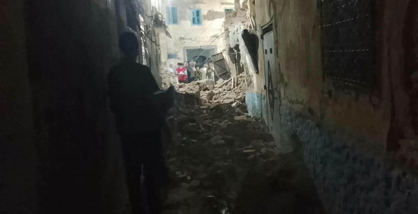 انهيار 4 منازل بالقصر الكبير يغلق مداخل مساكن مجاورة