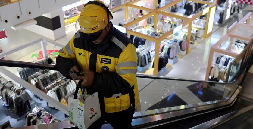 E-commerce en Chine : après la guerre des livraisons, les plateformes misent sur le commerce instantané