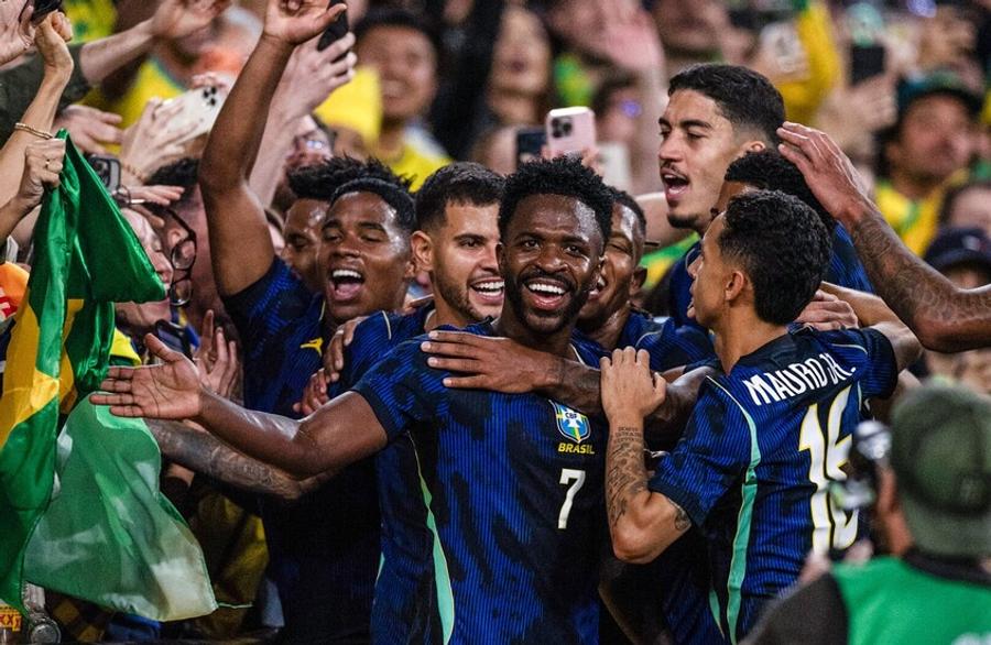 Vinicius Jr. gera teoria de sósia bizarra nas redes sociais