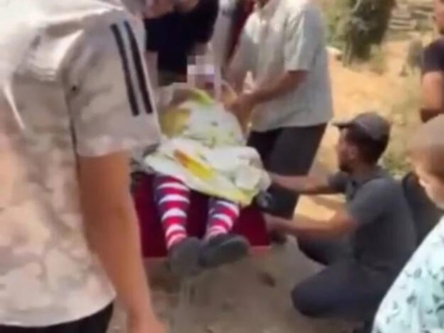 على عربة يدوية… مريضة تقطع جبال الحسيمة بحثا عن العلاج