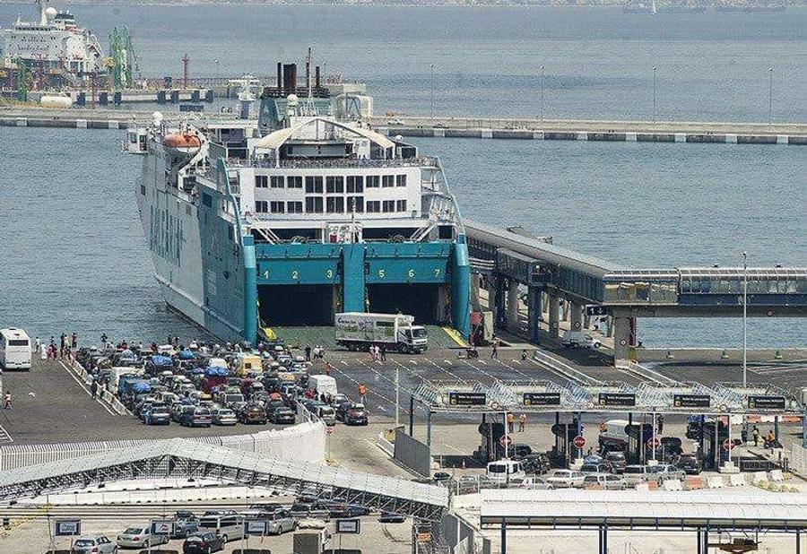 ترحيل 3 مغاربة من سبتة بسبب وثائق مزورة