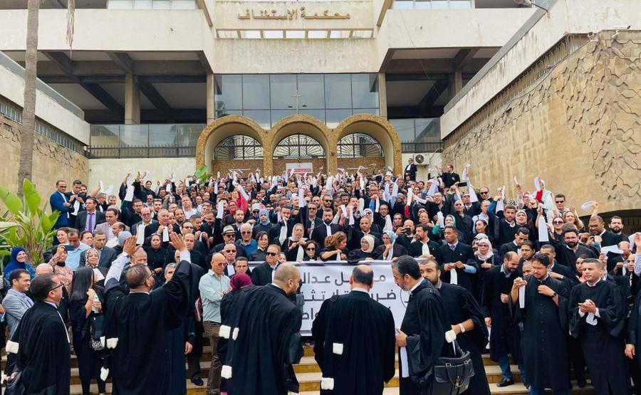 المحامون يقررون مواصلة التوقف عن العمل إلى أجل جديد