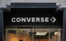 Converse retire une publicité controversée après des accusations de référence au Ku Klux Klan