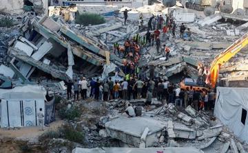 Gaza : huit morts après l’effondrement d’un immeuble, plus de 60 personnes recherchées