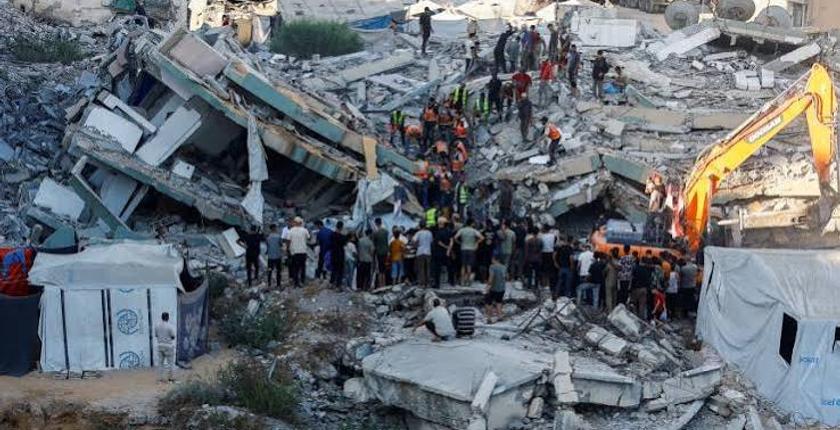 Gaza : huit morts après l’effondrement d’un immeuble, plus de 60 personnes recherchées
